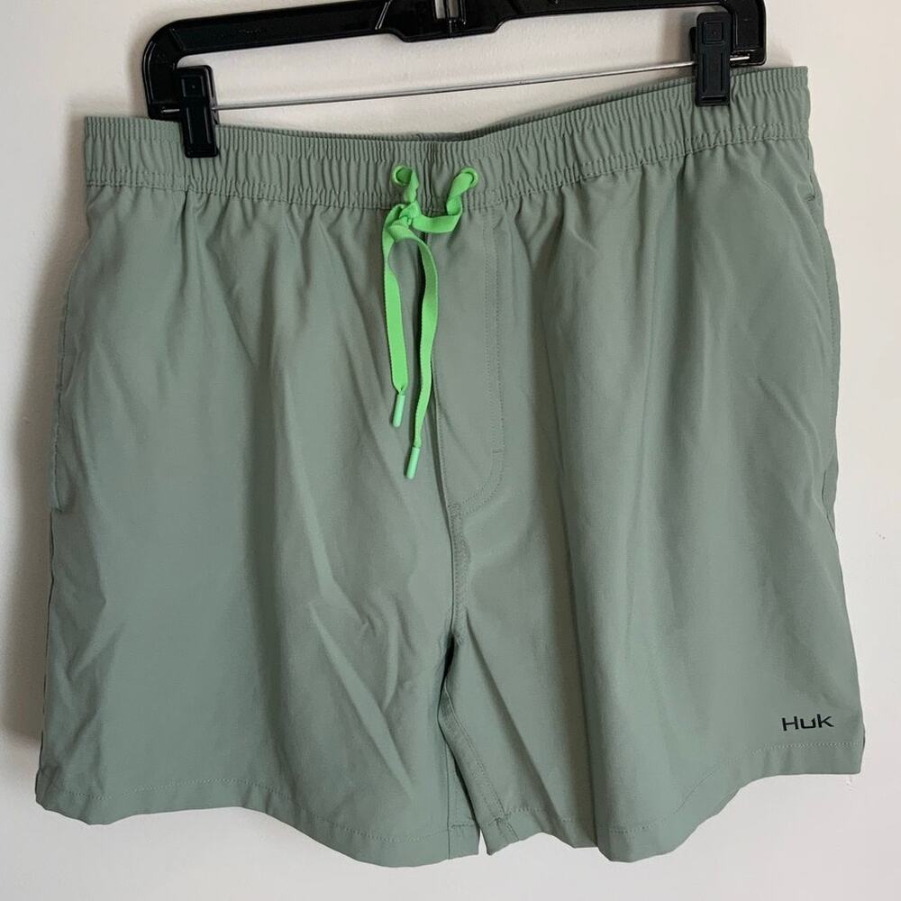 Huk men's XL Swim trunks fishing 5.5" inseam‎